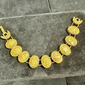 Vtg: Victorian Gold Toned Courting Couple Storytelling Slider Bracelet